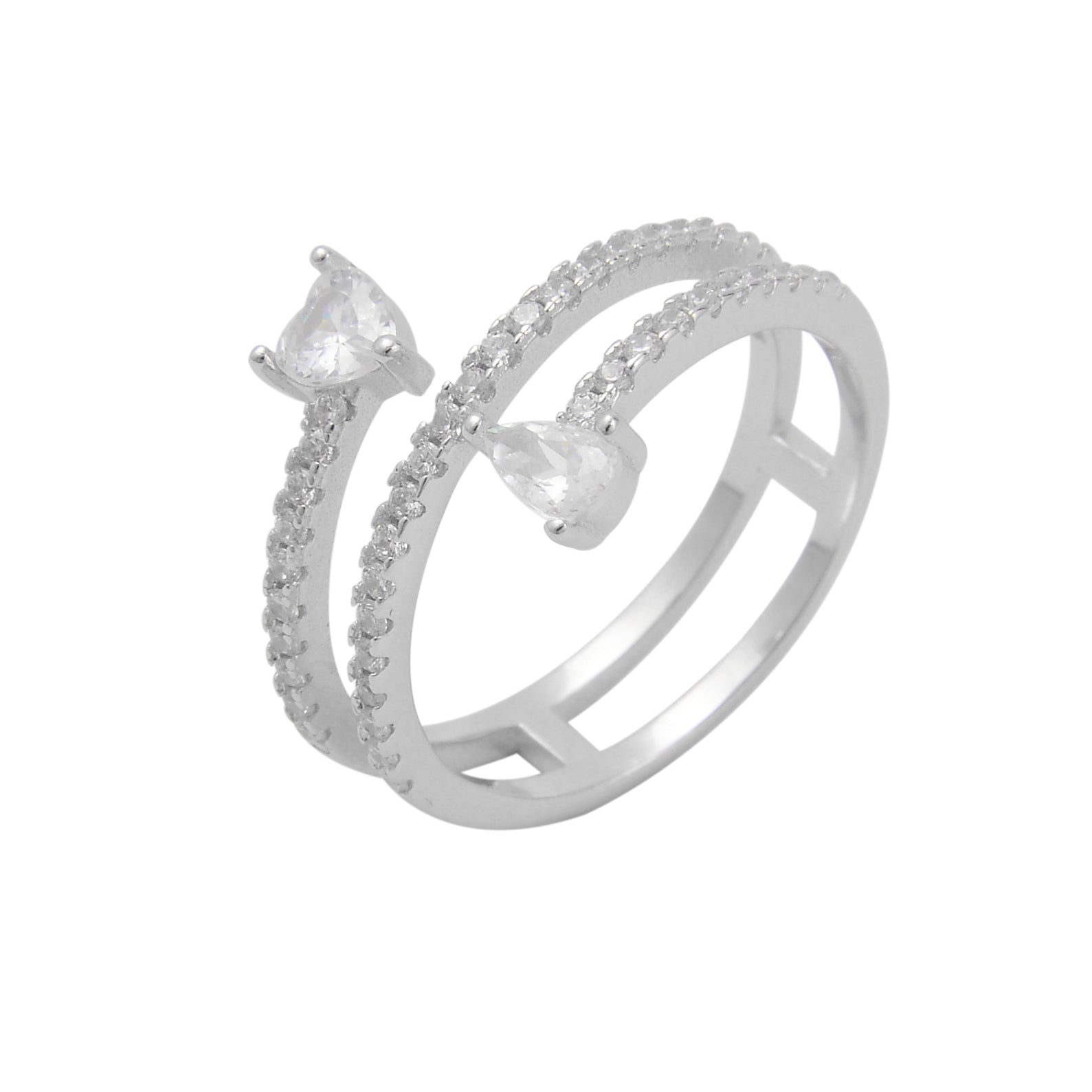 טבעת כסף עם לבבות משובצים אבני זירקון