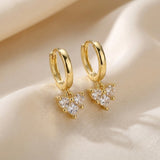 עגילי חישוק עם תליון לב משובץ בציפוי זהב