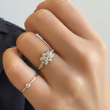 טבעת זהב בעיצוב פרח משובצת יהלומים