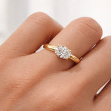 טבעת זהב עם יהלום אובלי