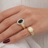 טבעת זהב מעוצבת חותם עם אבן אוניקס ויהלומים