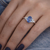 טבעת זהב לבן 14K עם ספיר תכלת 1.20CT ושישה יהלומים טבעיים