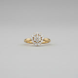 טבעת זהב בעיצוב פרח משובצת יהלומי מעבדה