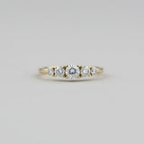 טבעת זהב 14K שורה מדורגת משובצת יהלומי מעבדה